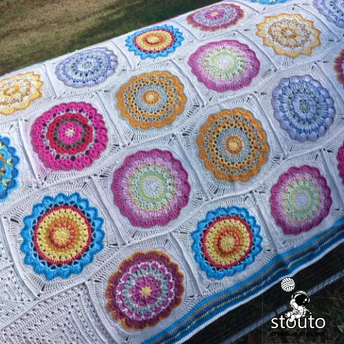 Joining crochet granny squares together to create a patchwork blanket   