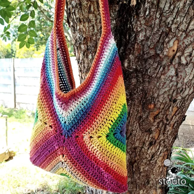 Close-up of textured granny square crochet stitches used in this free crochet bag pattern. 