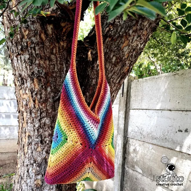 Crochet bag handle construction tutorial using matching yarn for a durable shoulder strap.
