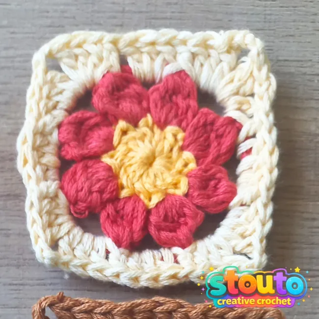 Eight-petal flower centre of a crochet granny square