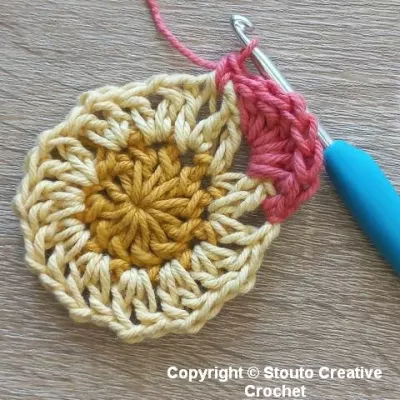 Free Crochet Pattern Big Flower Crochet Square Round 1