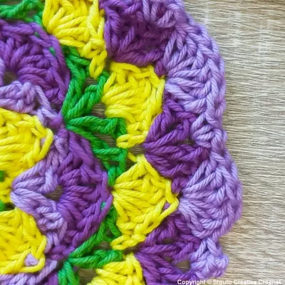 Boxed Flower Squares Crochet Blanket : Square Two (Round 9 Free Pattern / Photo Tutorial)