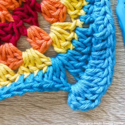 Boxed Flower Squares Crochet Blanket&nbsp;: Square Three&nbsp;: Round 11