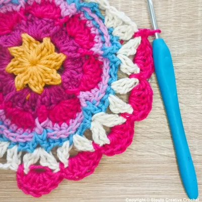Boxed Flower Squares Crochet Blanket&nbsp;: Square Four Round 7