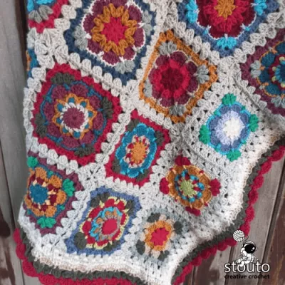 Best yarn to use for this free granny square pattern crochet tutorial 