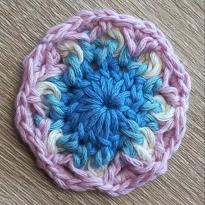 African Cosmos Crochet flower square tutorial round 4