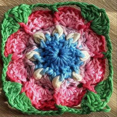 African Cosmos Crochet flower square tutorial round 7