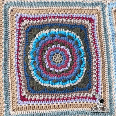 Crochet blanket pattern include layered petal -bloom crochet sqaure