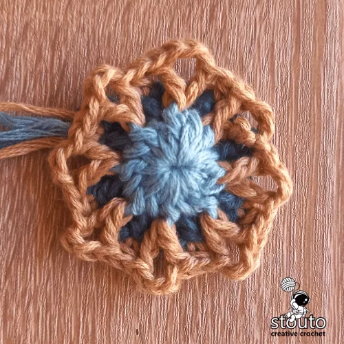 Star Flower Granny Square round 3 full front post petal shaping