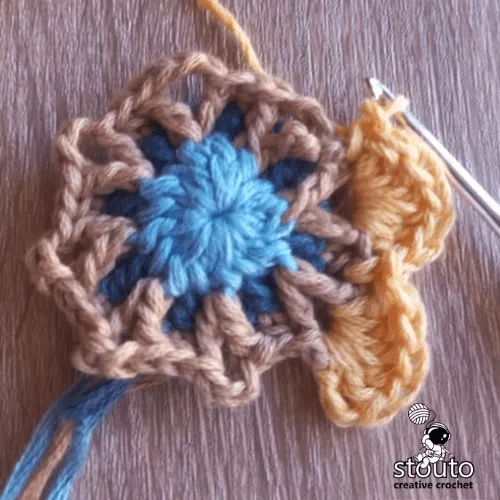 Star Flower Granny Square round 4 full shell petals forming around the flower centre