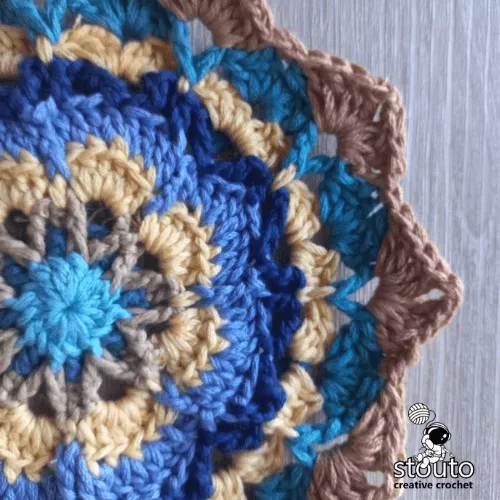 Star Flower Granny Square round 9 larger shell shaping around the flower