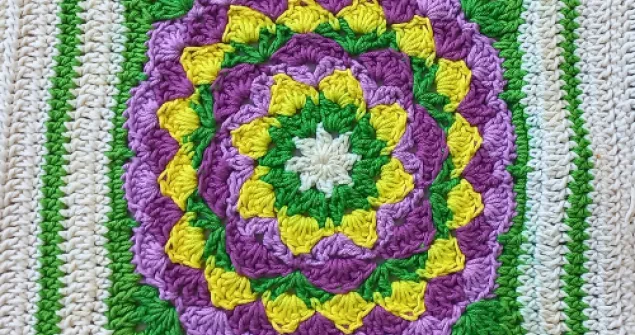 Boxed Flower Squares Crochet Blanket : Square Two (Free Pattern / Photo Tutorial)