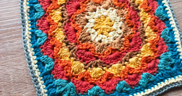 Dahlia flower granny square crochet pattern