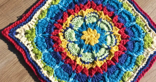 Fiorone crochet flower granny square pattern with textured centre